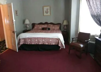 Wayne on Main hotel thumbnail 4