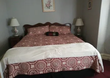 Wayne on Main hotel thumbnail 5