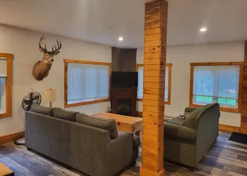 Crabbe Mountain Inn hotel thumbnail 7