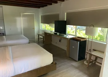Sunset Inn hotel thumbnail 5