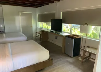 Sunset Inn hotel thumbnail 5