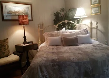 Pineapple Hill Inn Bed & Breakfast hotel thumbnail 3