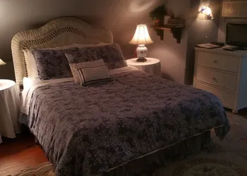 Pineapple Hill Inn Bed & Breakfast hotel thumbnail 4