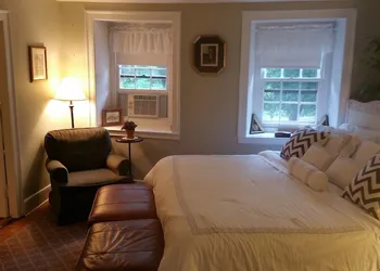 Pineapple Hill Inn Bed & Breakfast hotel thumbnail 5