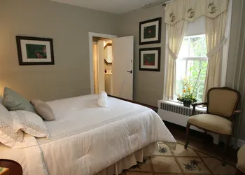 Pineapple Hill Inn Bed & Breakfast hotel thumbnail 6