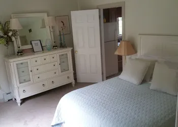 Pineapple Hill Inn Bed & Breakfast hotel thumbnail 8