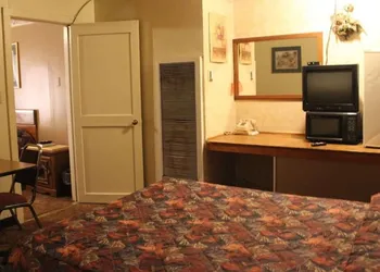Thunderbird Motel hotel thumbnail 4