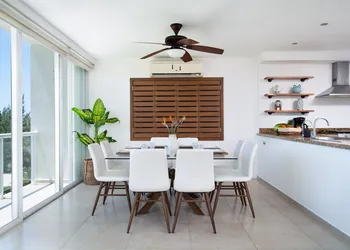 ARENA Stunning 2 BDR Beachfront- Designer Vibes hotel thumbnail 5