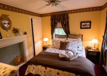Coach Stop Inn hotel thumbnail 5