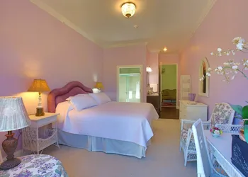Inntiquity A Country Inn hotel thumbnail 5