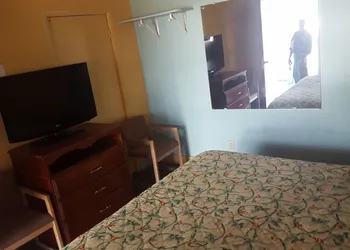 Guest Host Motel hotel thumbnail 4