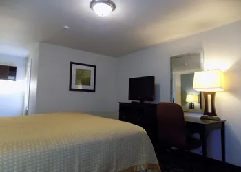 Budget Inn hotel thumbnail 3
