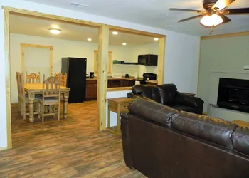 Pope's Landing Marina hotel thumbnail 2