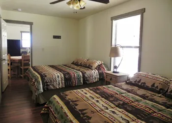 Pope's Landing Marina hotel thumbnail 6