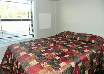 Pope's Landing Marina hotel thumbnail 8