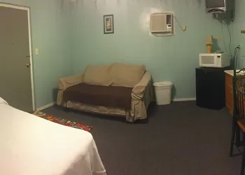 Cindys Motel hotel thumbnail 4