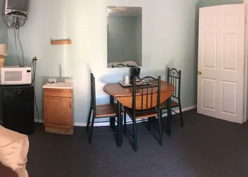 Cindys Motel hotel thumbnail 5