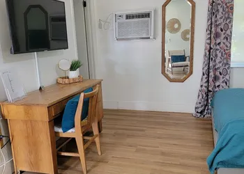 Cindys Motel hotel thumbnail 6