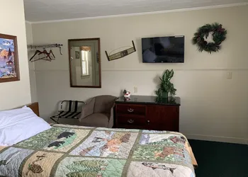 Carroll Motel & Cottages hotel thumbnail 6