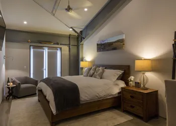 Bed & Barrel at Stonehouse Cellars hotel thumbnail 6