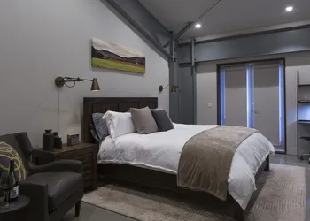 Bed & Barrel at Stonehouse Cellars hotel thumbnail 8