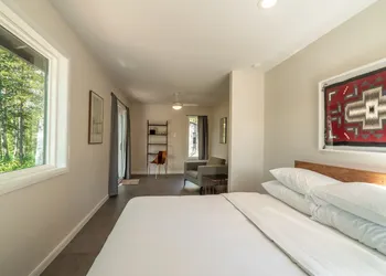 Meier Lake hotel thumbnail 2
