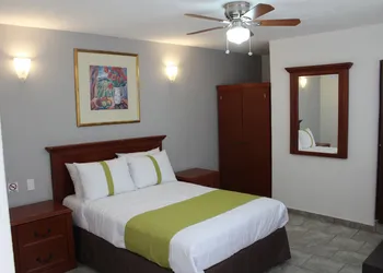 Suites Bajio hotel thumbnail 3