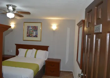 Suites Bajio hotel thumbnail 4