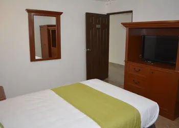 Suites Bajio hotel thumbnail 5