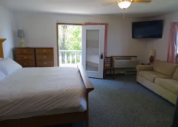 Eagle View Motel & Retreat hotel thumbnail 3
