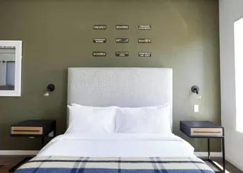 The Queen Hotel Philadelphia Pennsylvania Belvilla Luxe hotel thumbnail 2