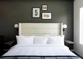 The Queen Hotel Philadelphia Pennsylvania Belvilla Luxe hotel thumbnail 3