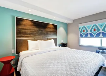 TRU BY Hilton Edmonton Windermere hotel thumbnail 7