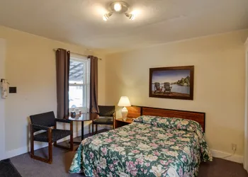 Oakwood Motel hotel thumbnail 6