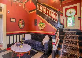 The Mardi Gras House hotel thumbnail 2