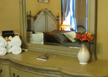Whole Hearts Bed and Breakfast hotel thumbnail 6