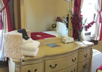 Whole Hearts Bed and Breakfast hotel thumbnail 7