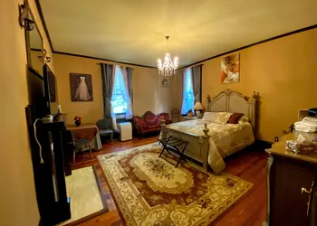 Whole Hearts Bed and Breakfast hotel thumbnail 8