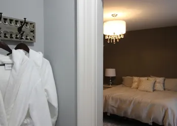 Maplehurst Manor B&B hotel thumbnail 5