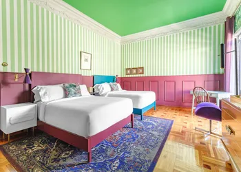 Pug Seal Polanco Anatole France hotel thumbnail 7