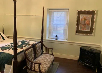 The Avenue Guesthouse and Gallery hotel thumbnail 4