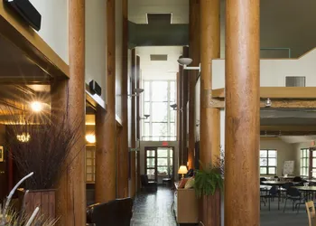 Elk Lake Eco Centre hotel thumbnail 2