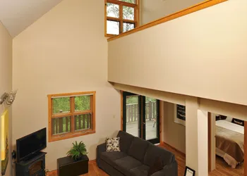 Elk Lake Eco Centre hotel thumbnail 5