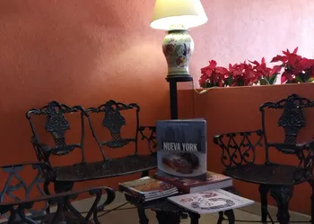 Suites Sevilla hotel thumbnail 2
