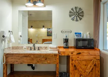 Hurricane Hideaway Lodging hotel thumbnail 2