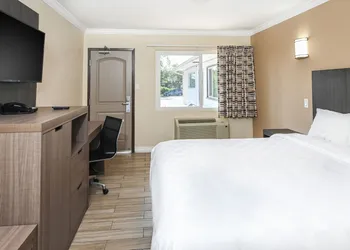 Sea Rock Inn - Long Beach hotel thumbnail 3