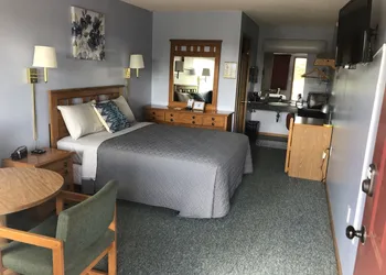 Edge Of The Woods Motel hotel thumbnail 2