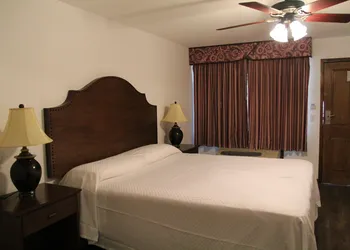 Estancia Inn hotel thumbnail 4