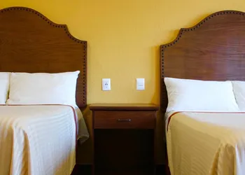 Estancia Inn hotel thumbnail 7