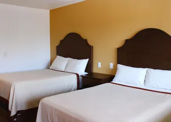 Estancia Inn hotel thumbnail 8